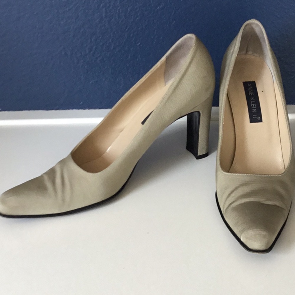 Shoes - Picture 2 of 4